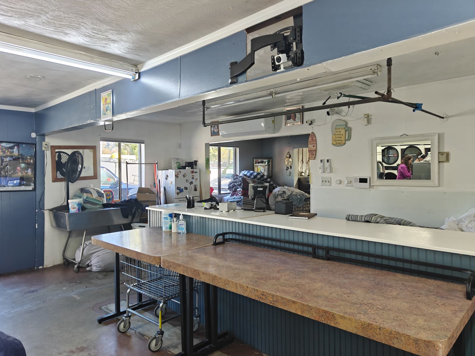 Folding counter and attendant area